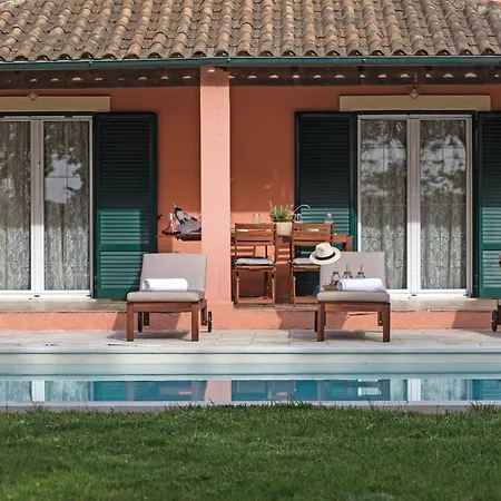 Quercus Villa, Achilleion Palace, Corfu * ペラマ