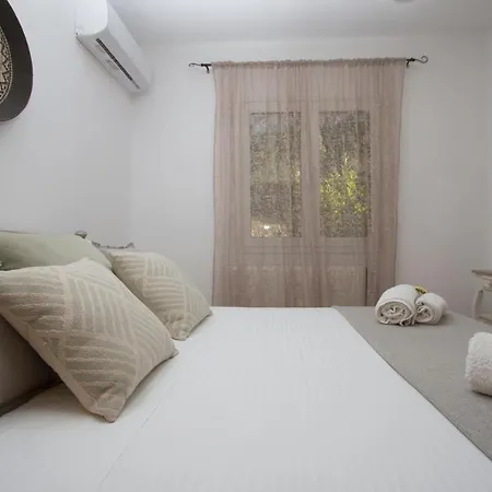 Quercus Villa, Achilleion Palace, Corfu *